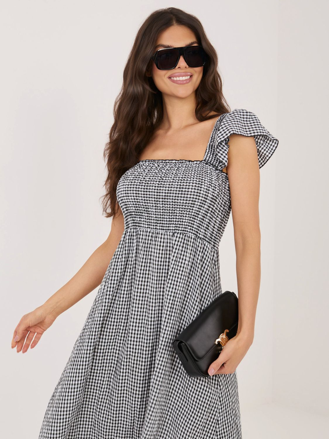 Černé midi šaty s volánem a kostkovaným vzorem