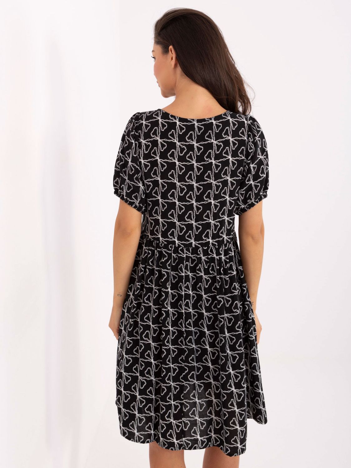 Černé vzorované šaty