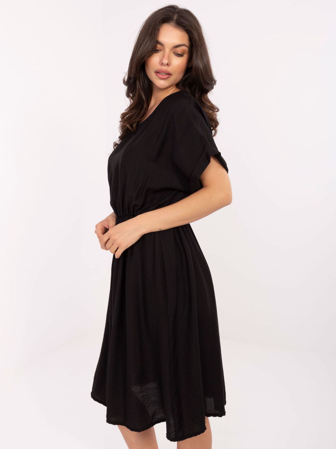 Černé letní šaty s krátkým rukávem