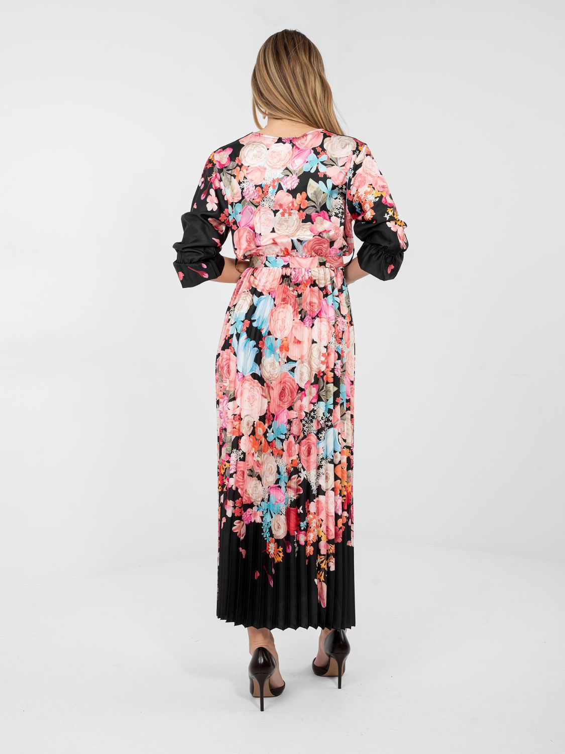 Černé maxi šaty s květinovým vzorem a páskem