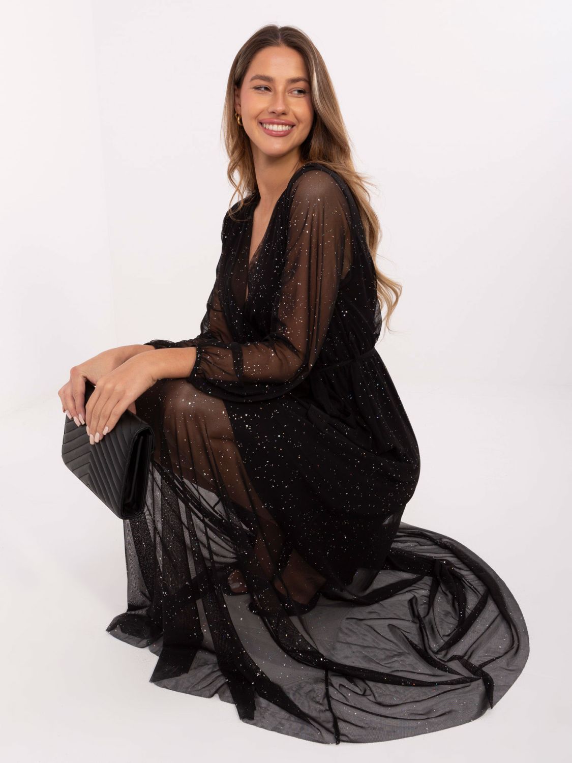 Černé maxi šaty s páskem a aplikací