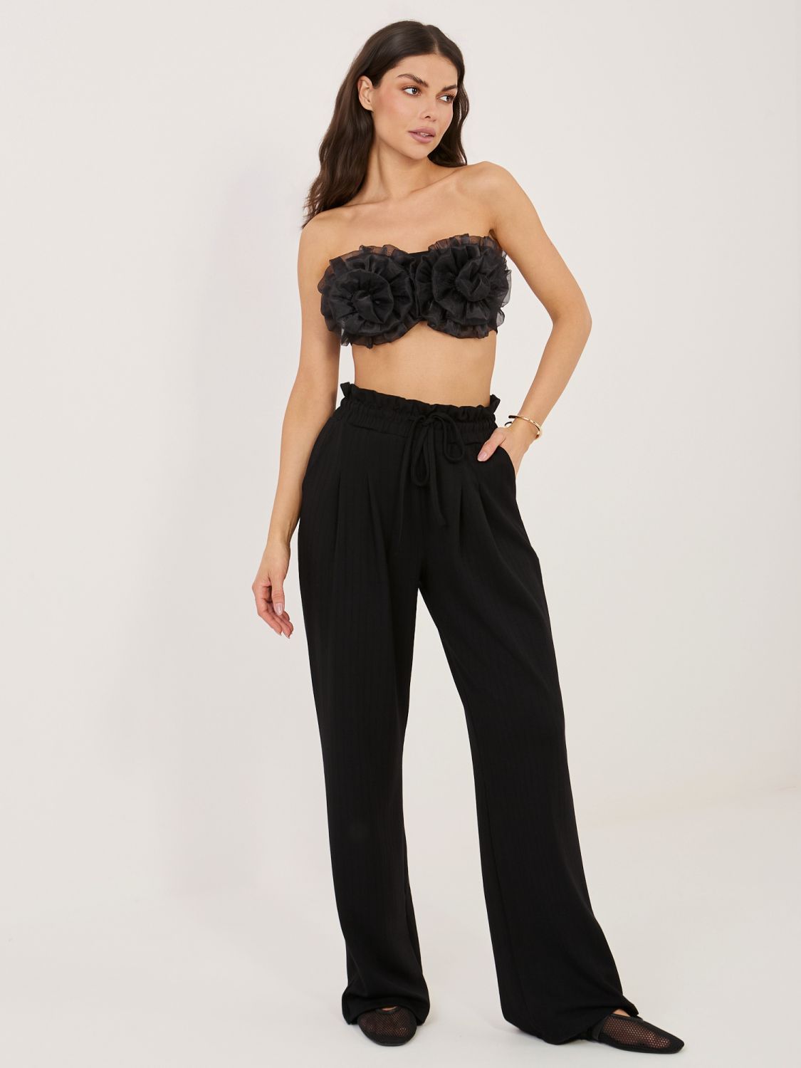 Černé kalhoty s proužky a vysokým pasem