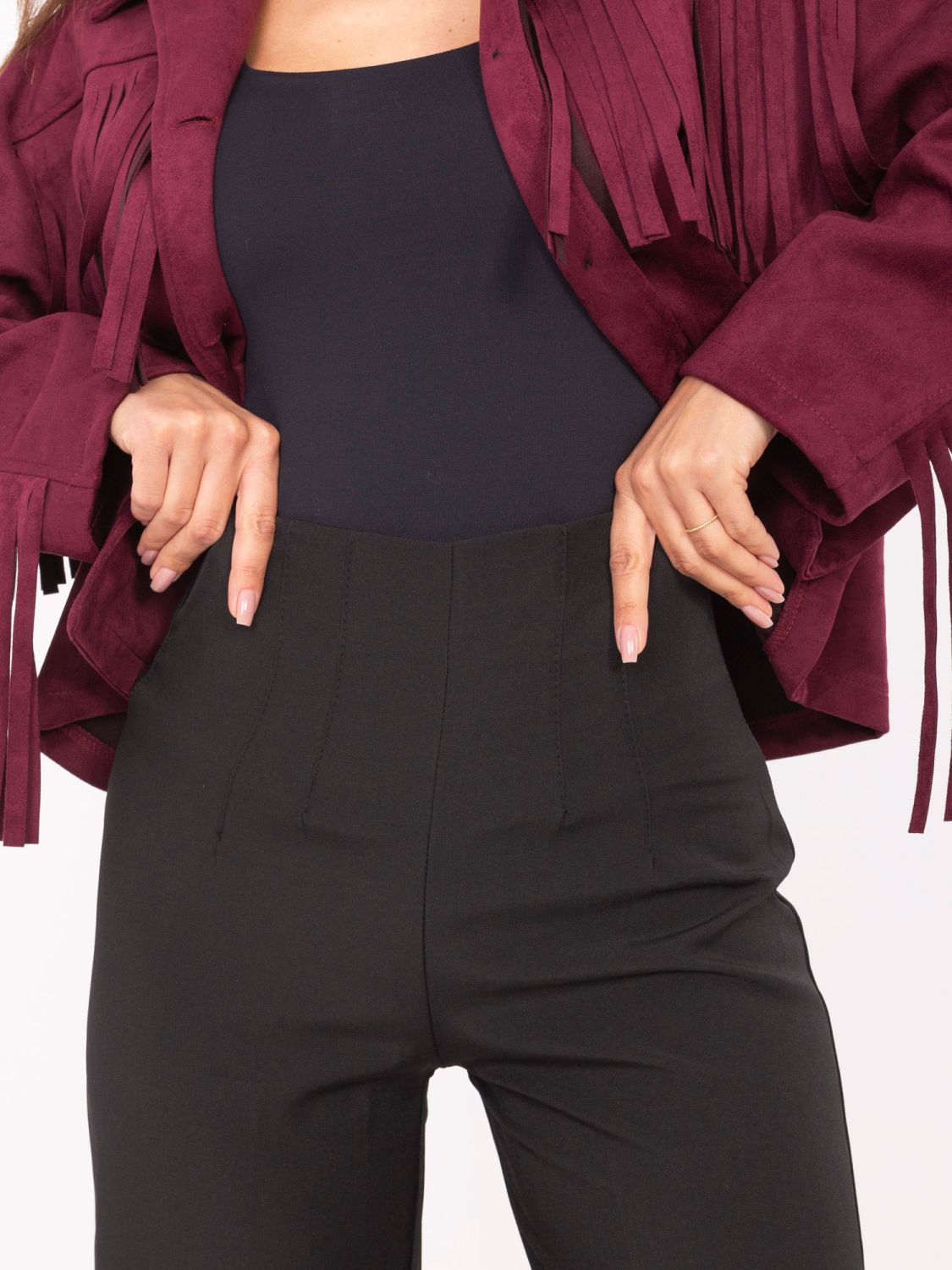 Elegantní černé kalhoty s vysokým pasem