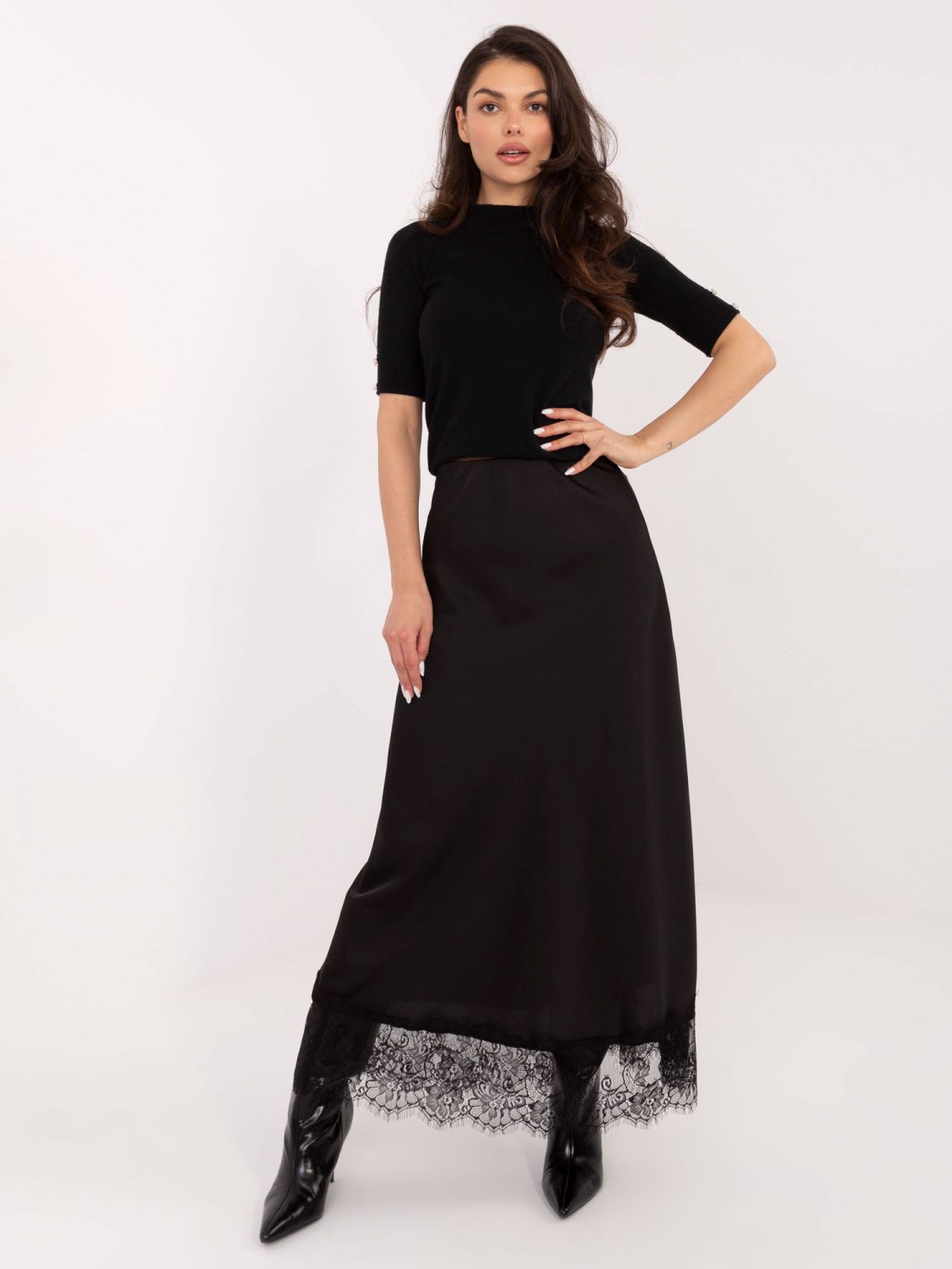 Černý elegantní pulovr s polorolákem a knoflíky