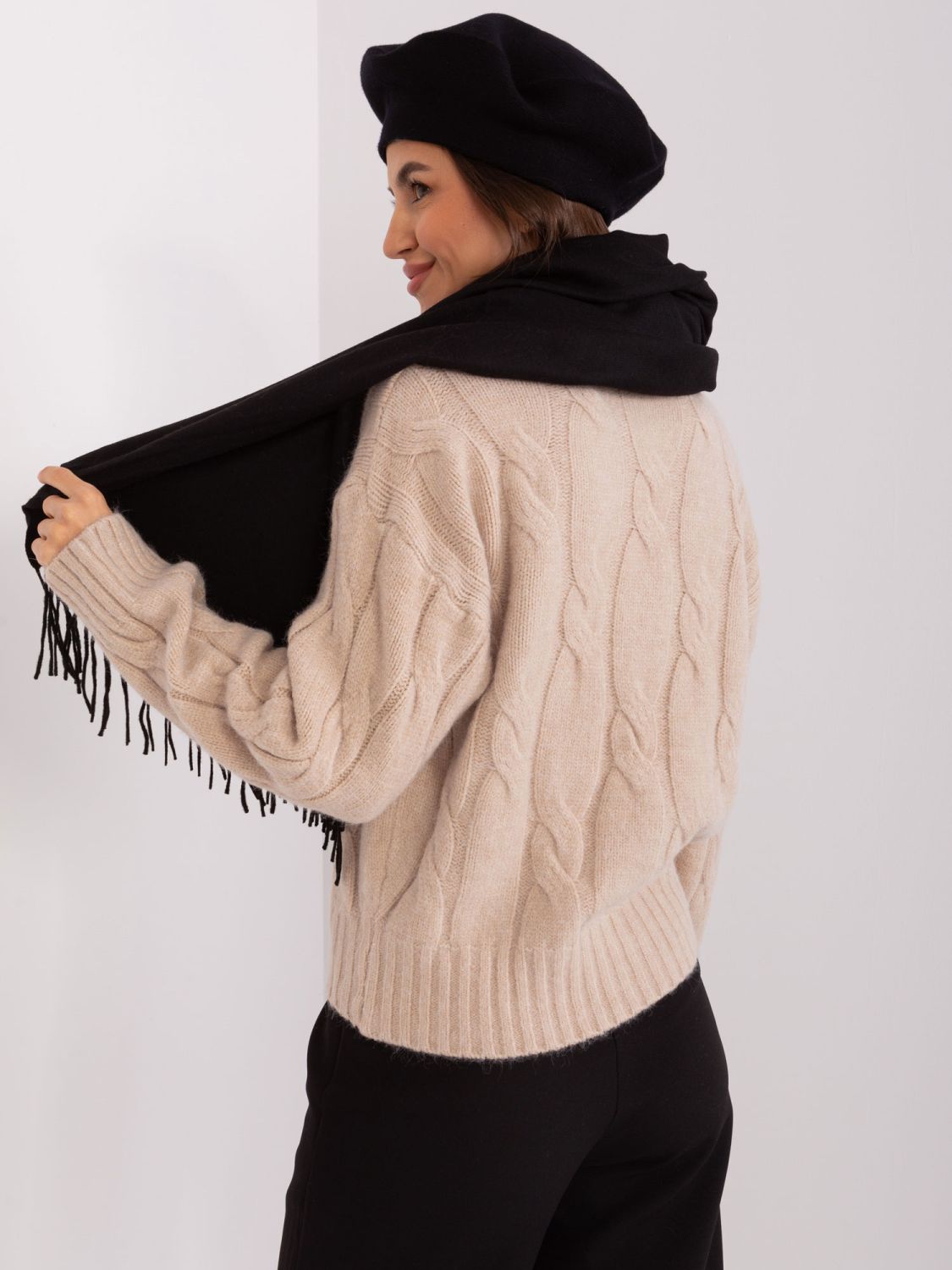 Černá jednobarevná dámska šála