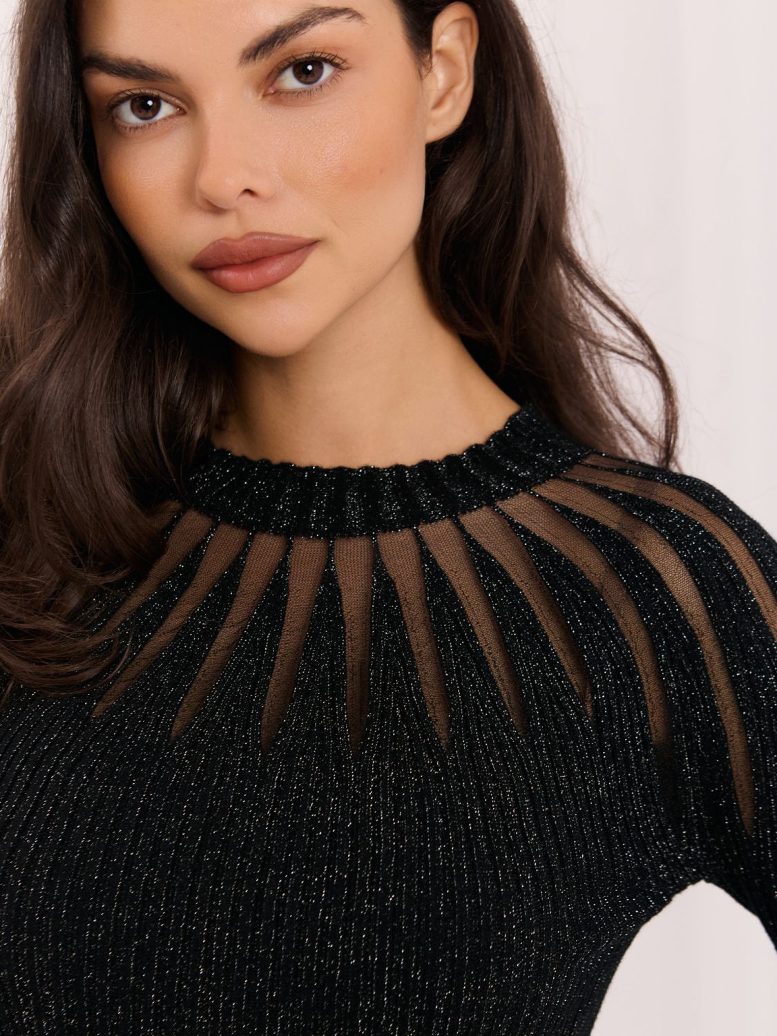 Černý elegantní svetr s kulatým výstřihem