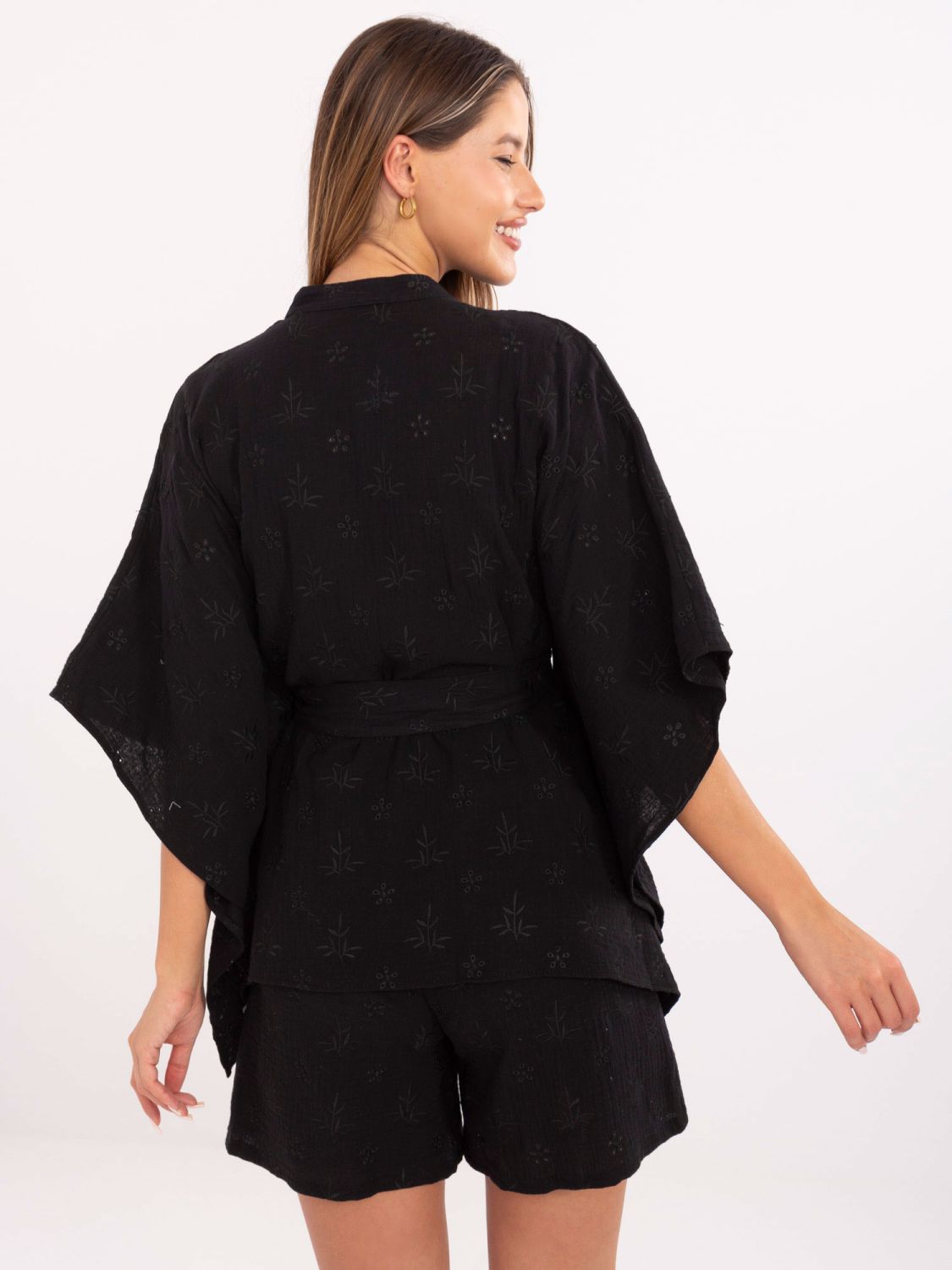 Elegantní černý komplet s krátkým rukávem