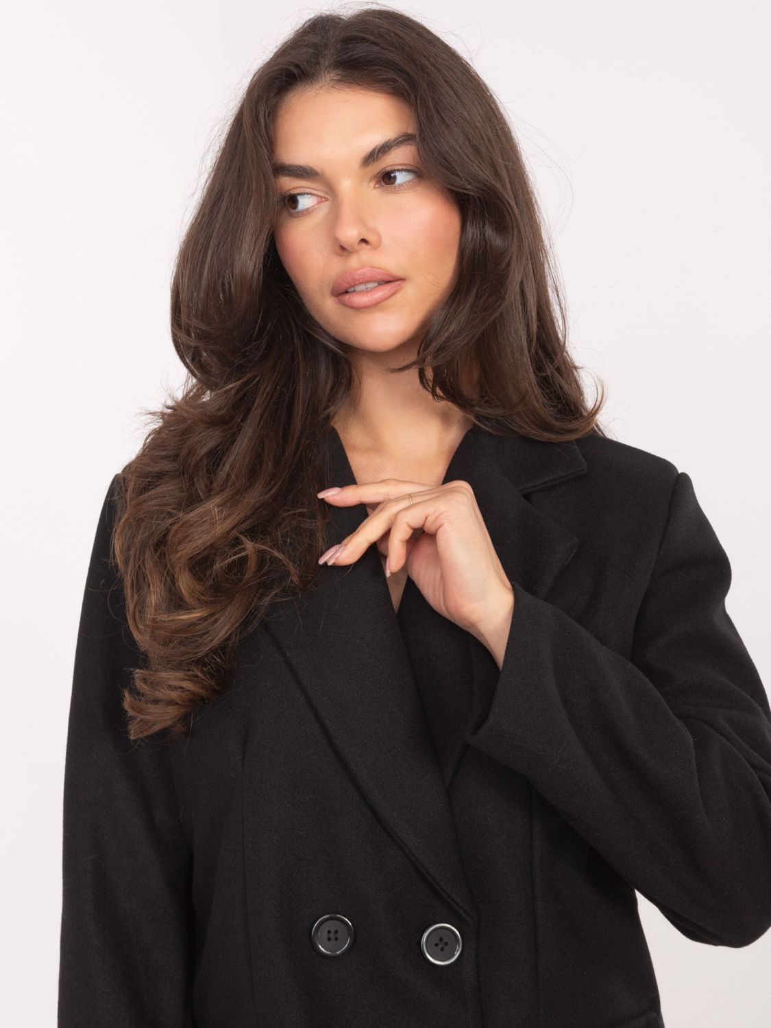 Krátký elegantní přechodný kabát černý