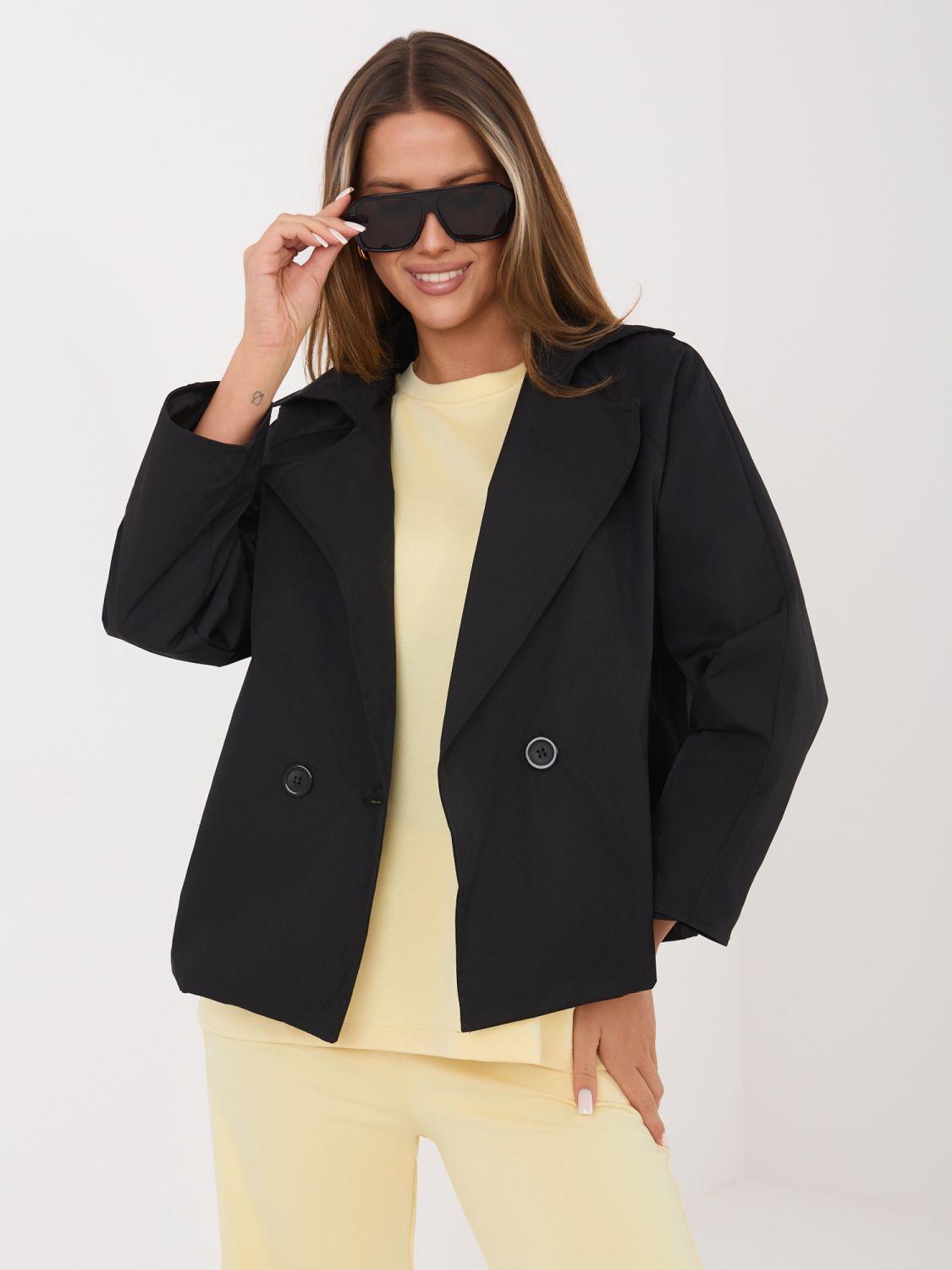 Krátký přechodný kabát s 3/4 rukávy, černý