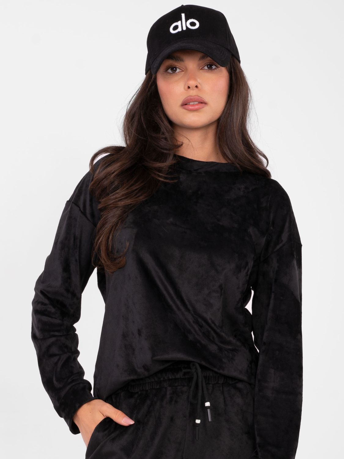 Černá dámská souprava s dlouhým rukávem a ozdobnými detaily