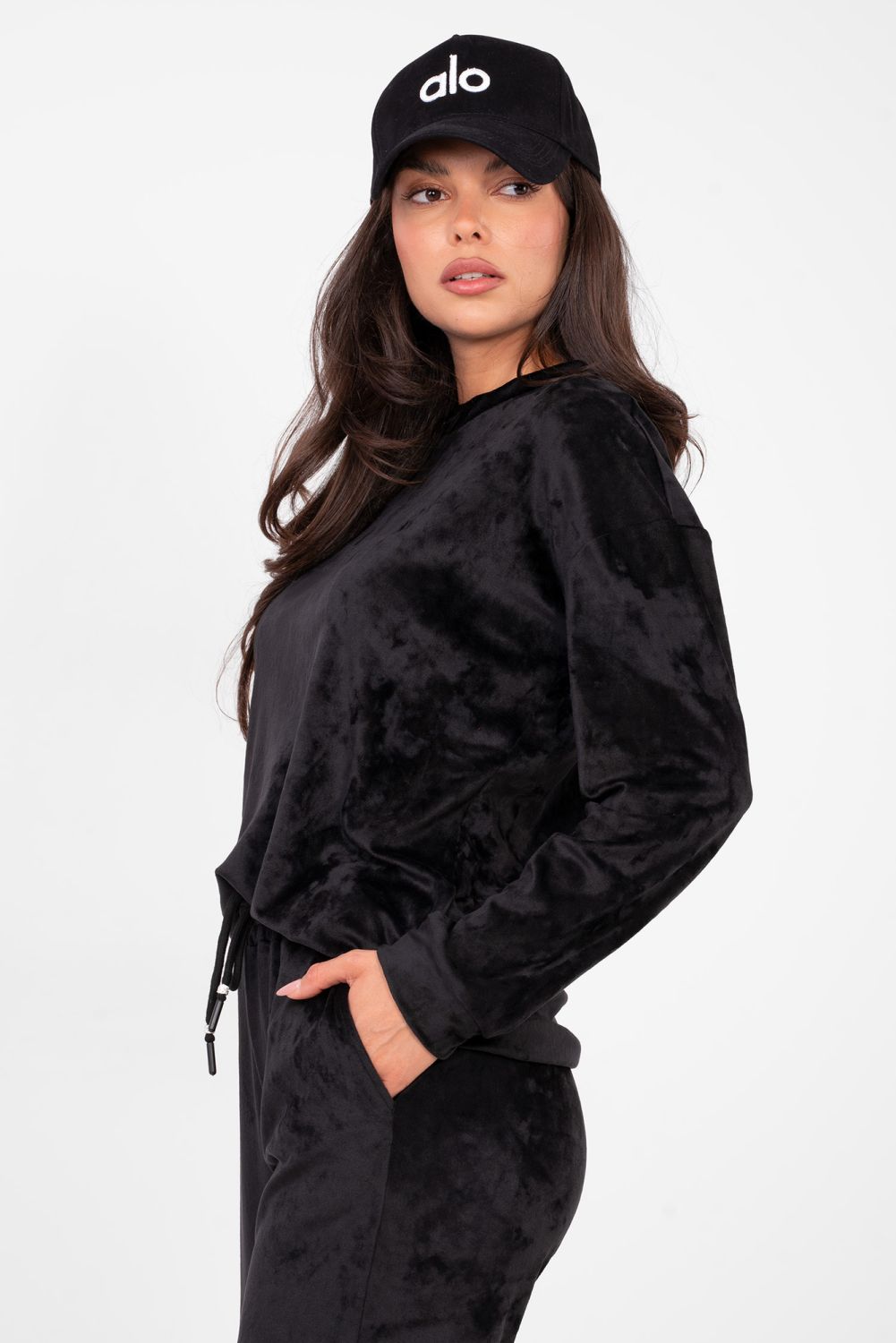 Černá dámská souprava s dlouhým rukávem a ozdobnými detaily