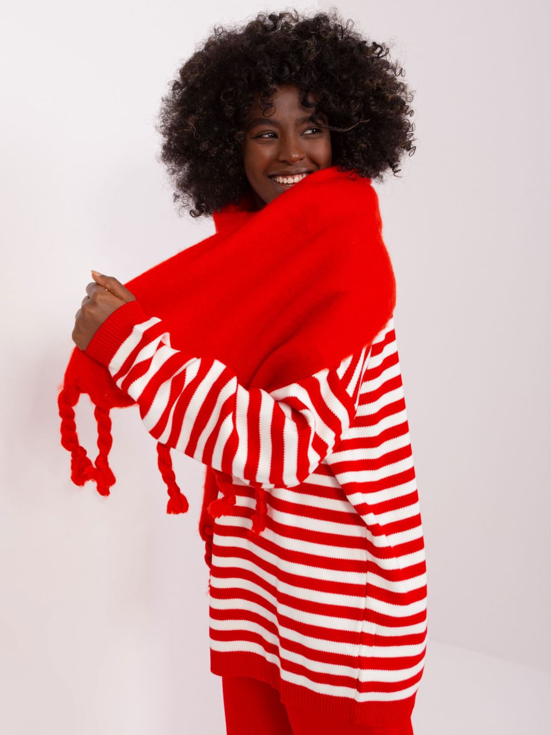 Elegantní červená šála