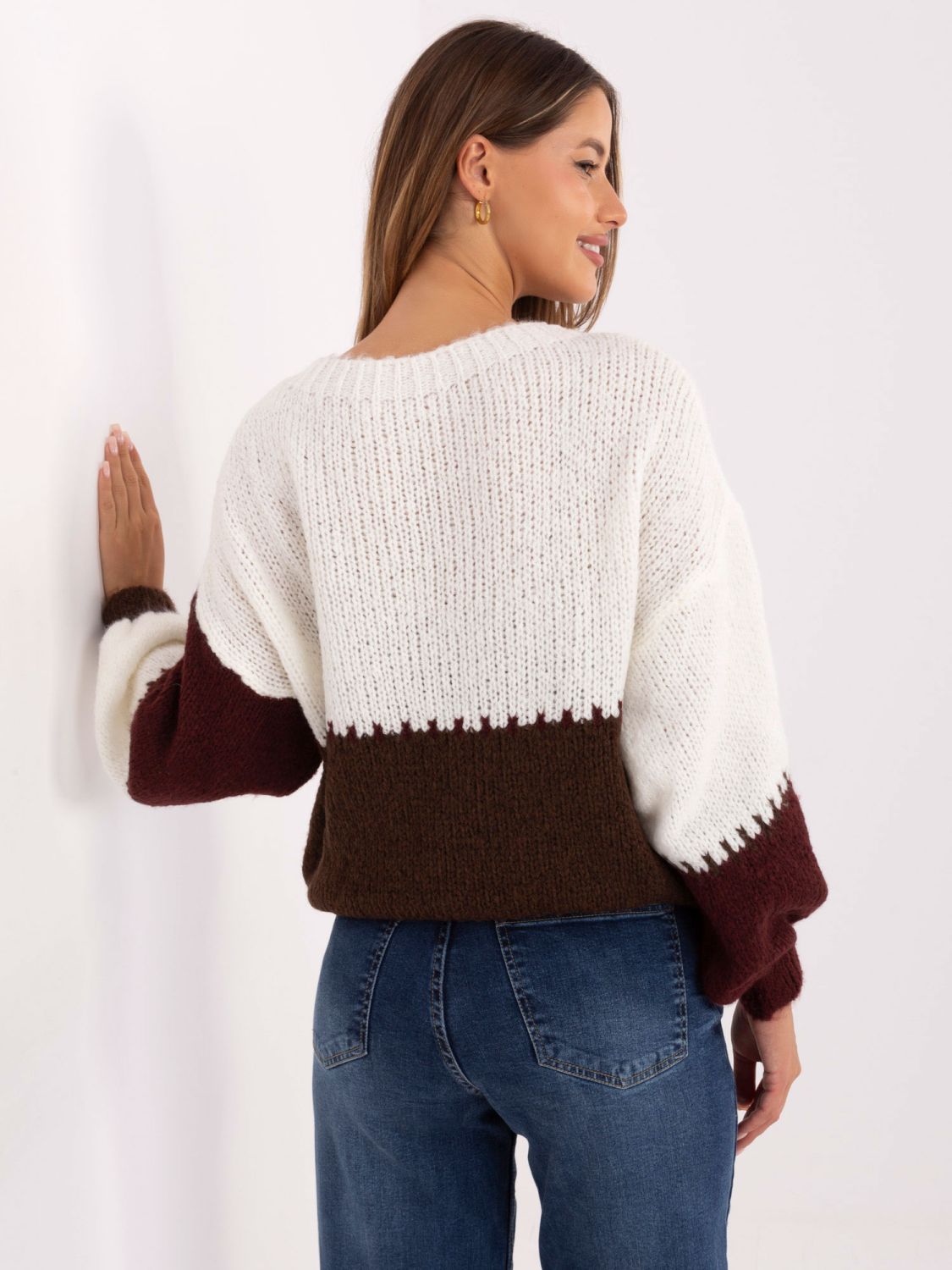 Pruhovaný svetr v bordó barvě