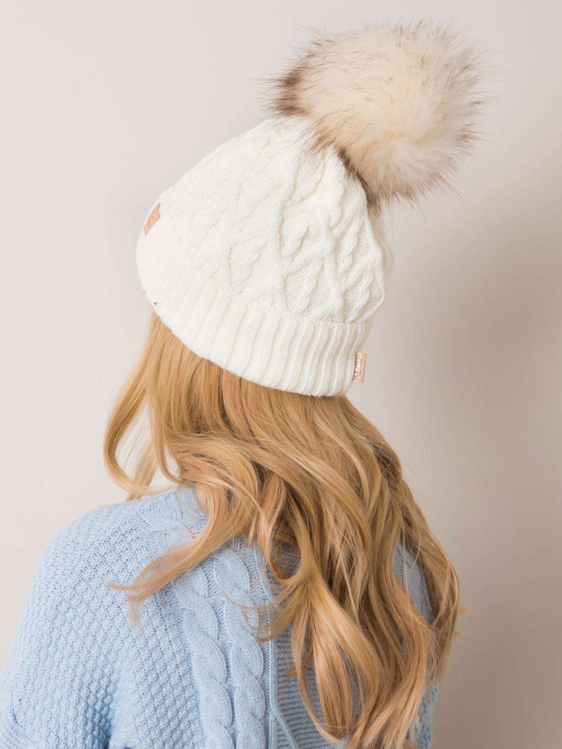 Ecru teplá zimní čepice