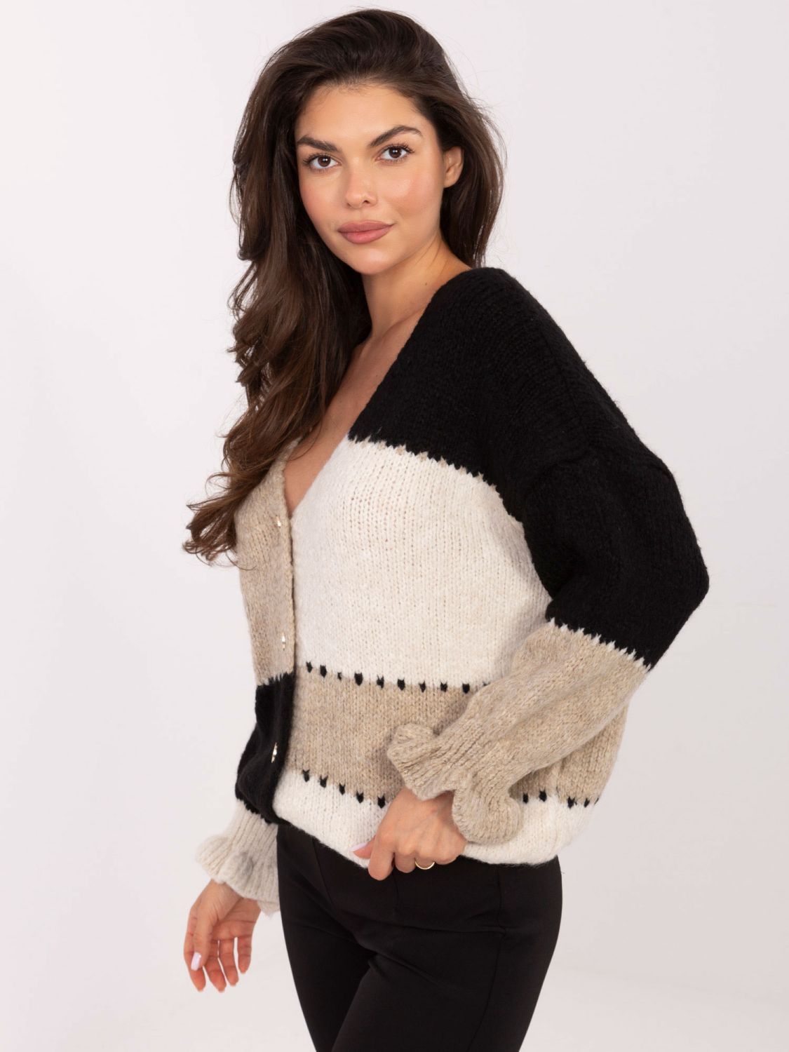 Černo-béžový pruhovaný kardigan s volánem a výstřihem do V