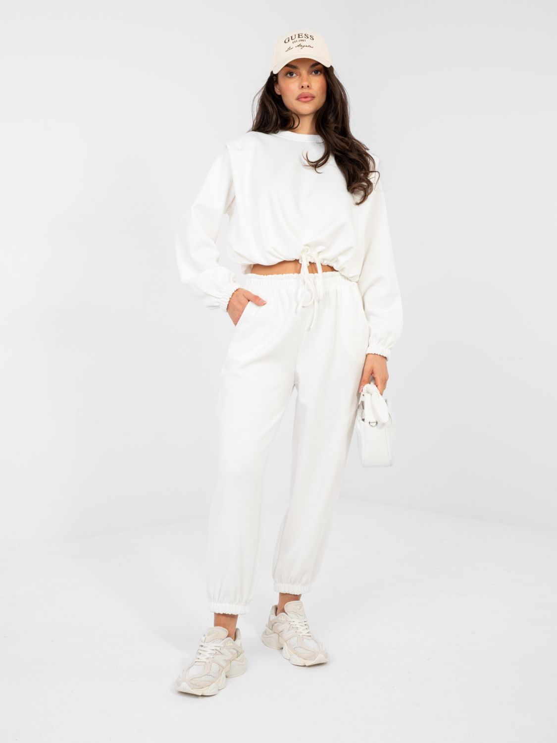 Dámská souprava v ecru barvě s vázáním