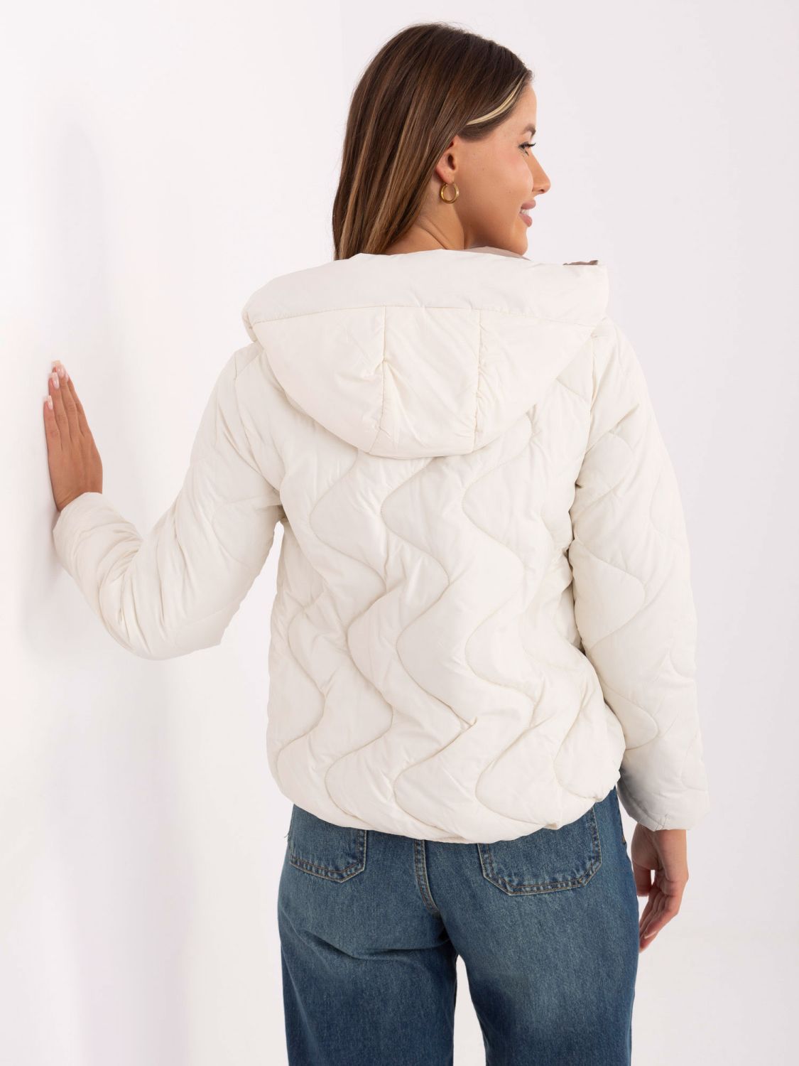 Elegantní přechodná bunda v ecru