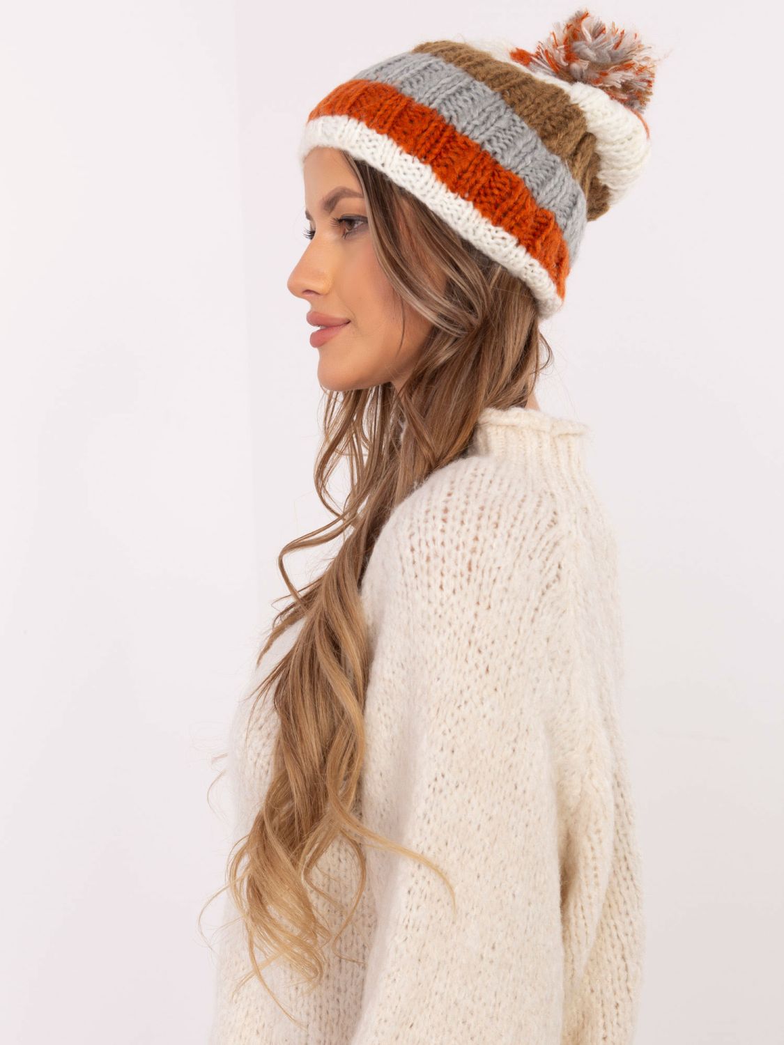 Elegantní čepice s pruhy šedá/terakota