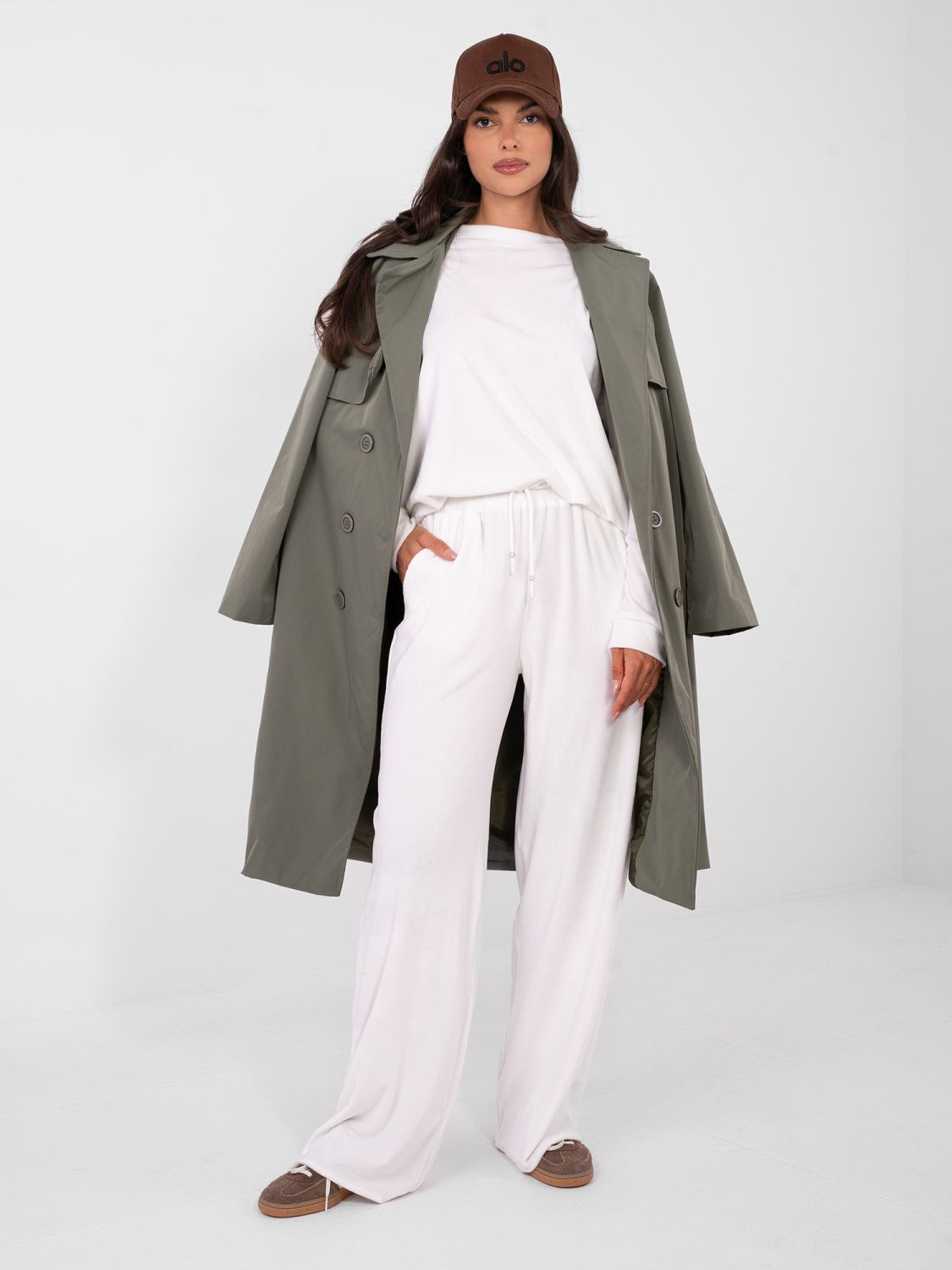 Dámská souprava ecru s dlouhým rukávem a ozdobnými detaily