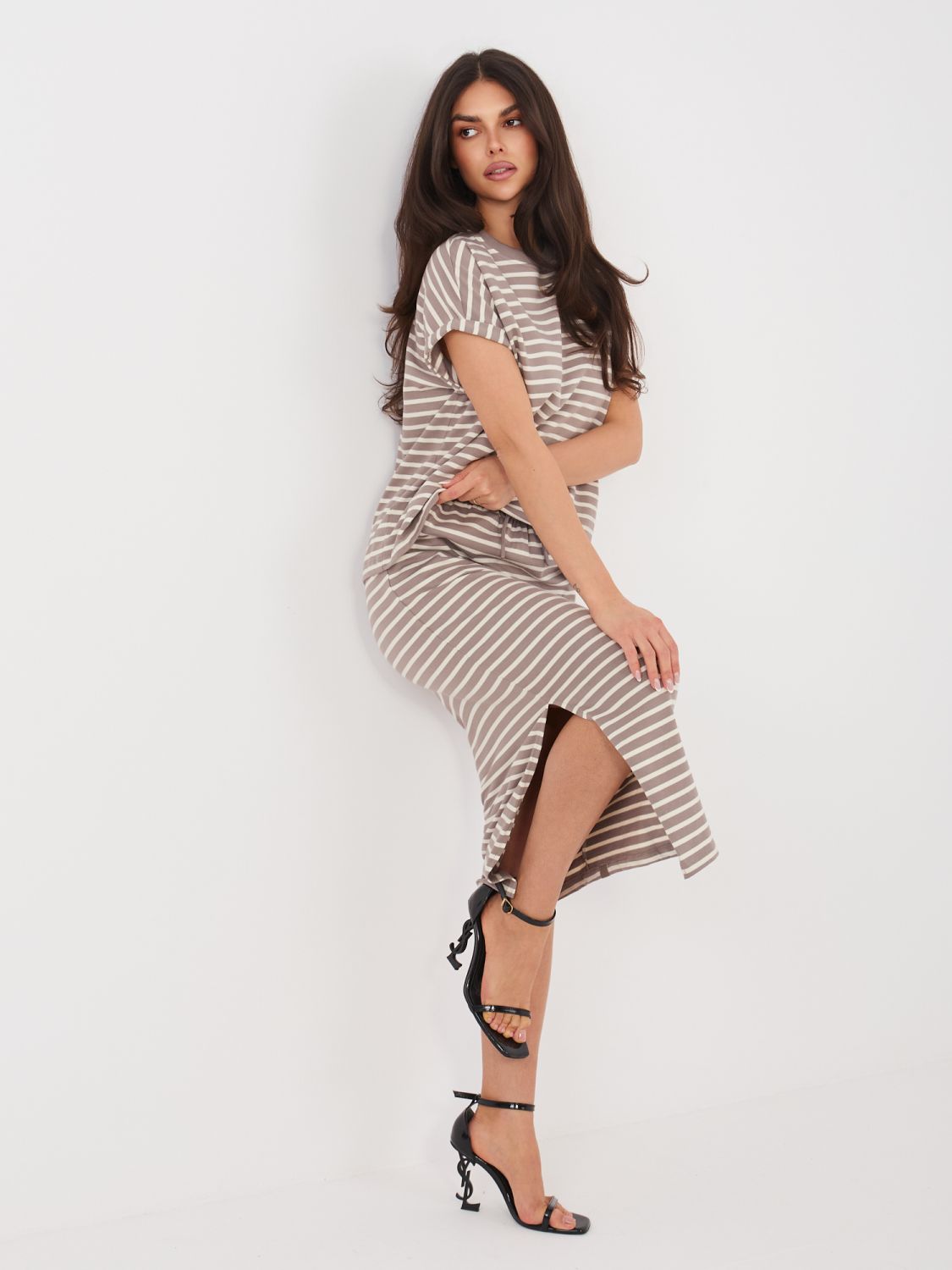 Béžová midi sukně s proužky a kapsami