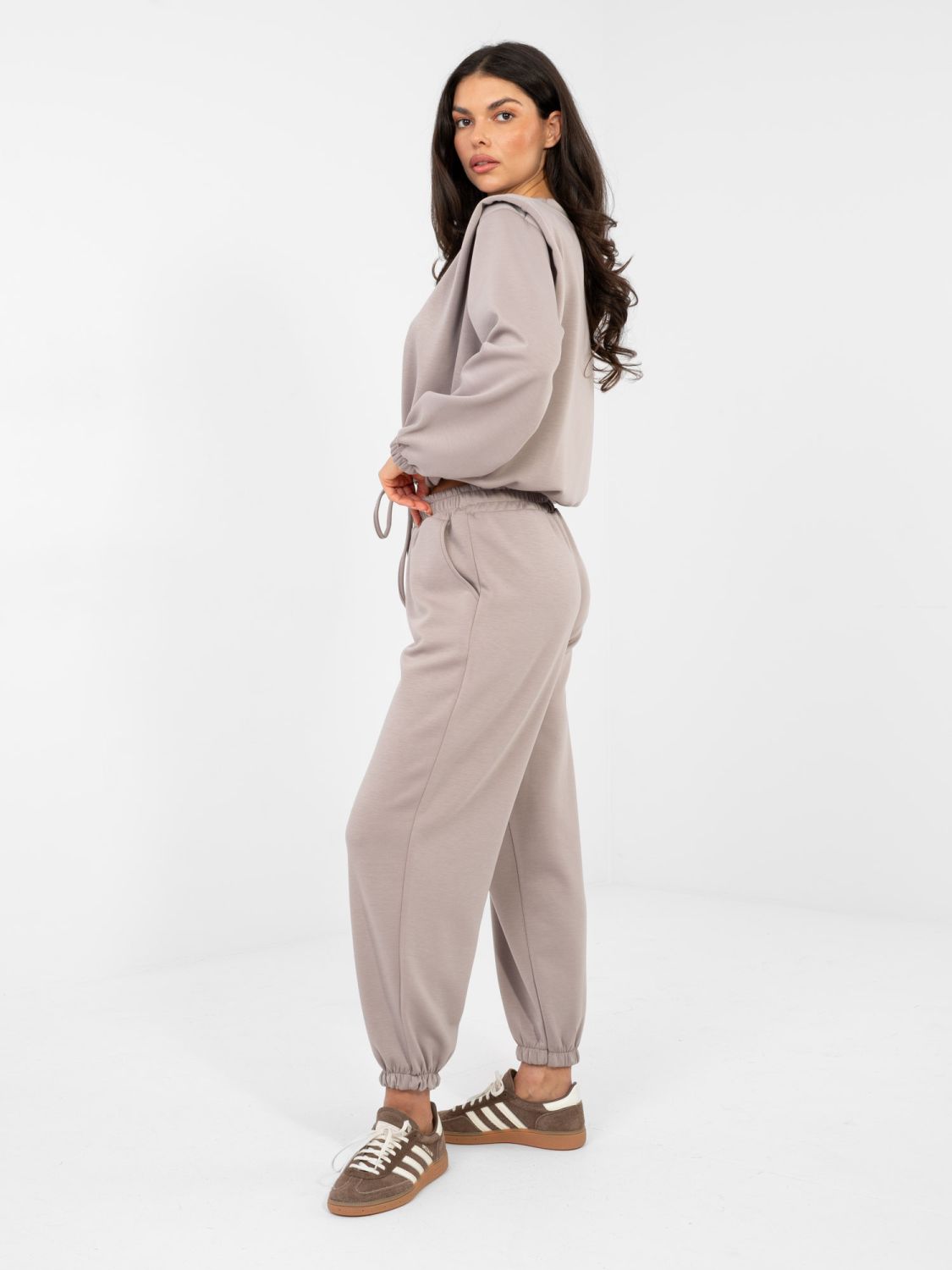 Dámská tmavě béžová souprava s vázáním a dlouhými rukávy