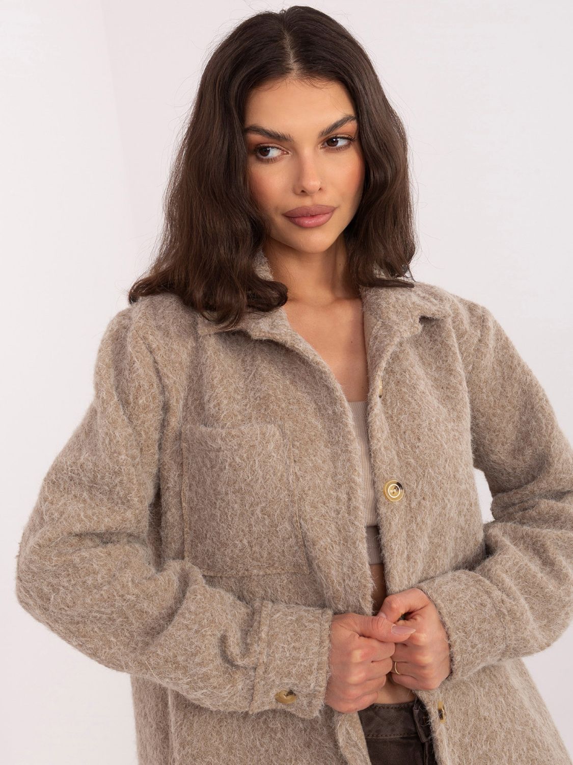 Tmavě béžová přechodná bunda s límečkem a kapsami