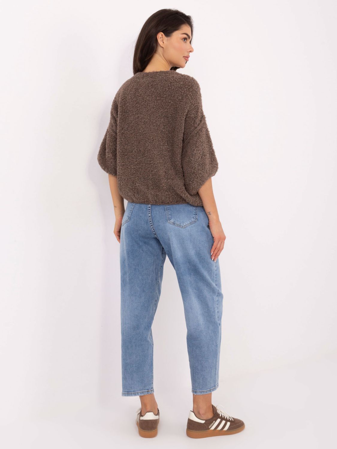 Tmavě béžový elegantní svetr s 3/4 rukávem a knoflíky