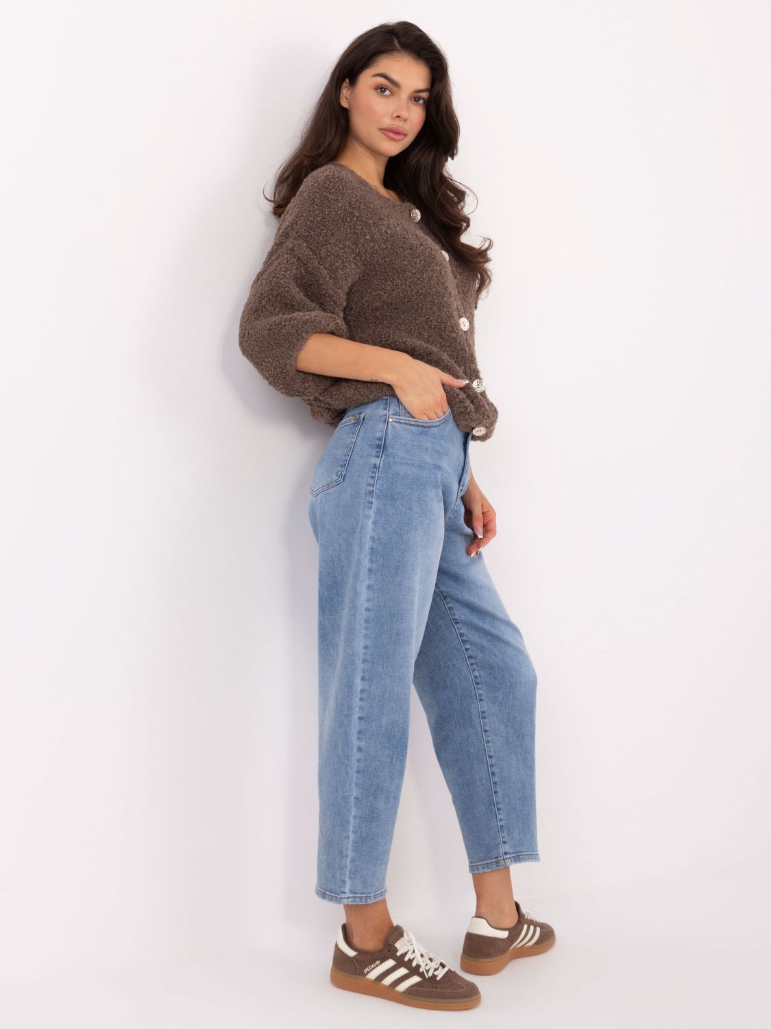 Tmavě béžový elegantní svetr s 3/4 rukávem a knoflíky