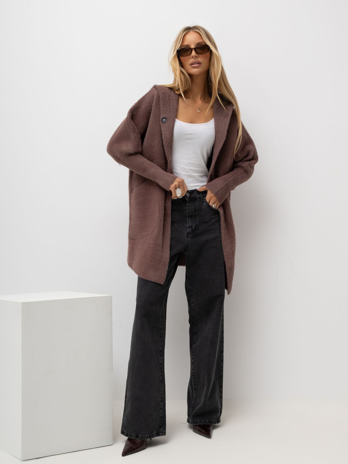 Fialový přechodný kabát s kapucí