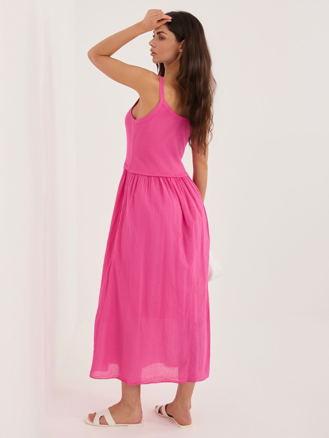 Maxi rozšířené šaty na ramínka, růžové