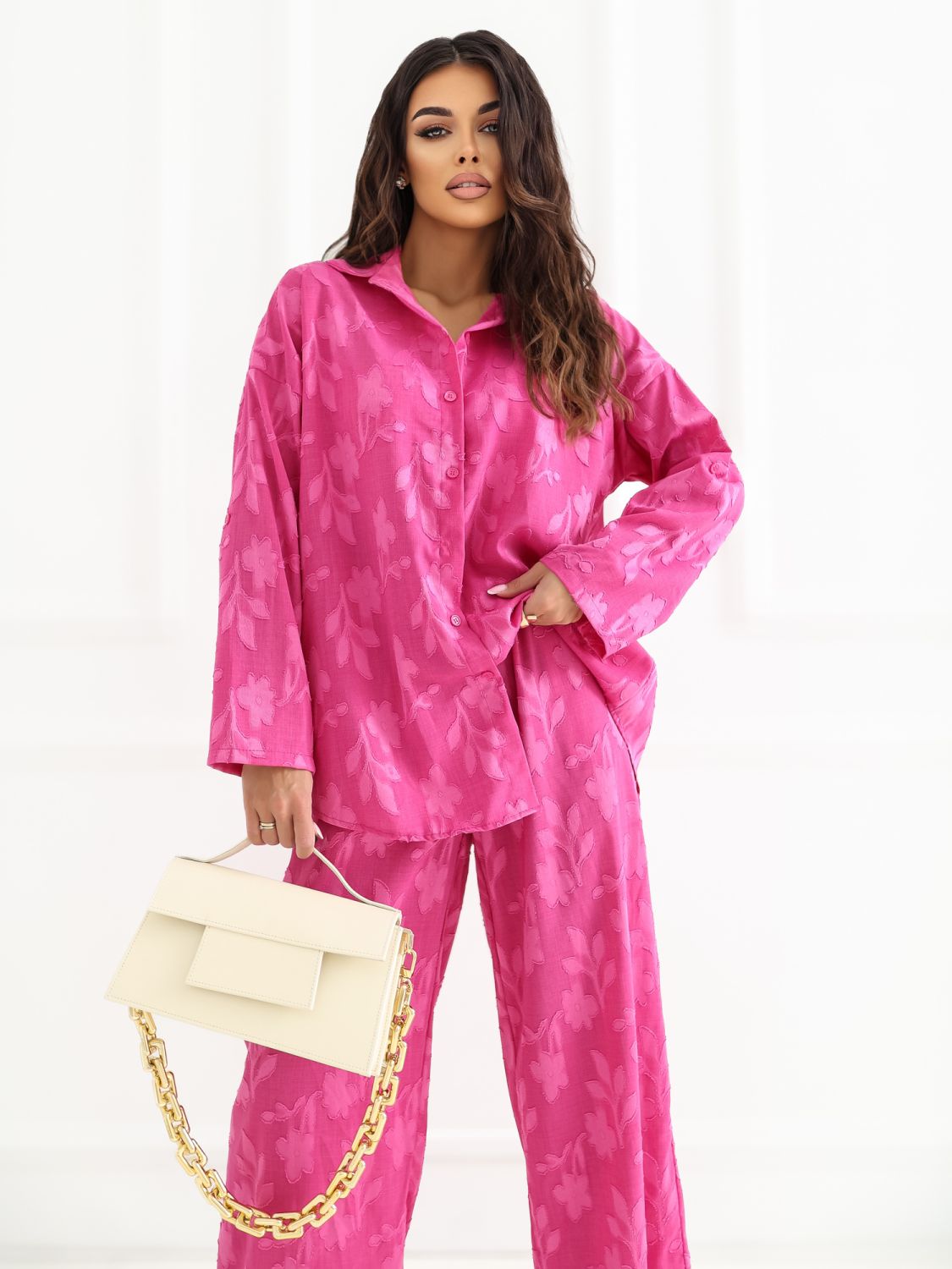 Růžová souprava s košilí a kalhotami