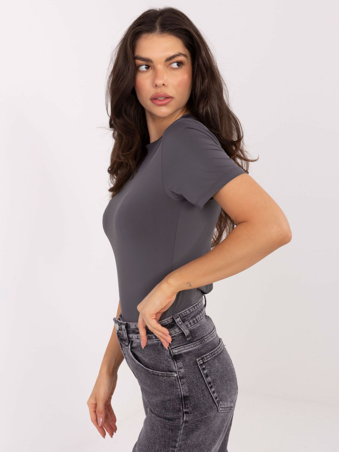 Grafitová halenka s krátkým rukávem a kulatým výstřihem