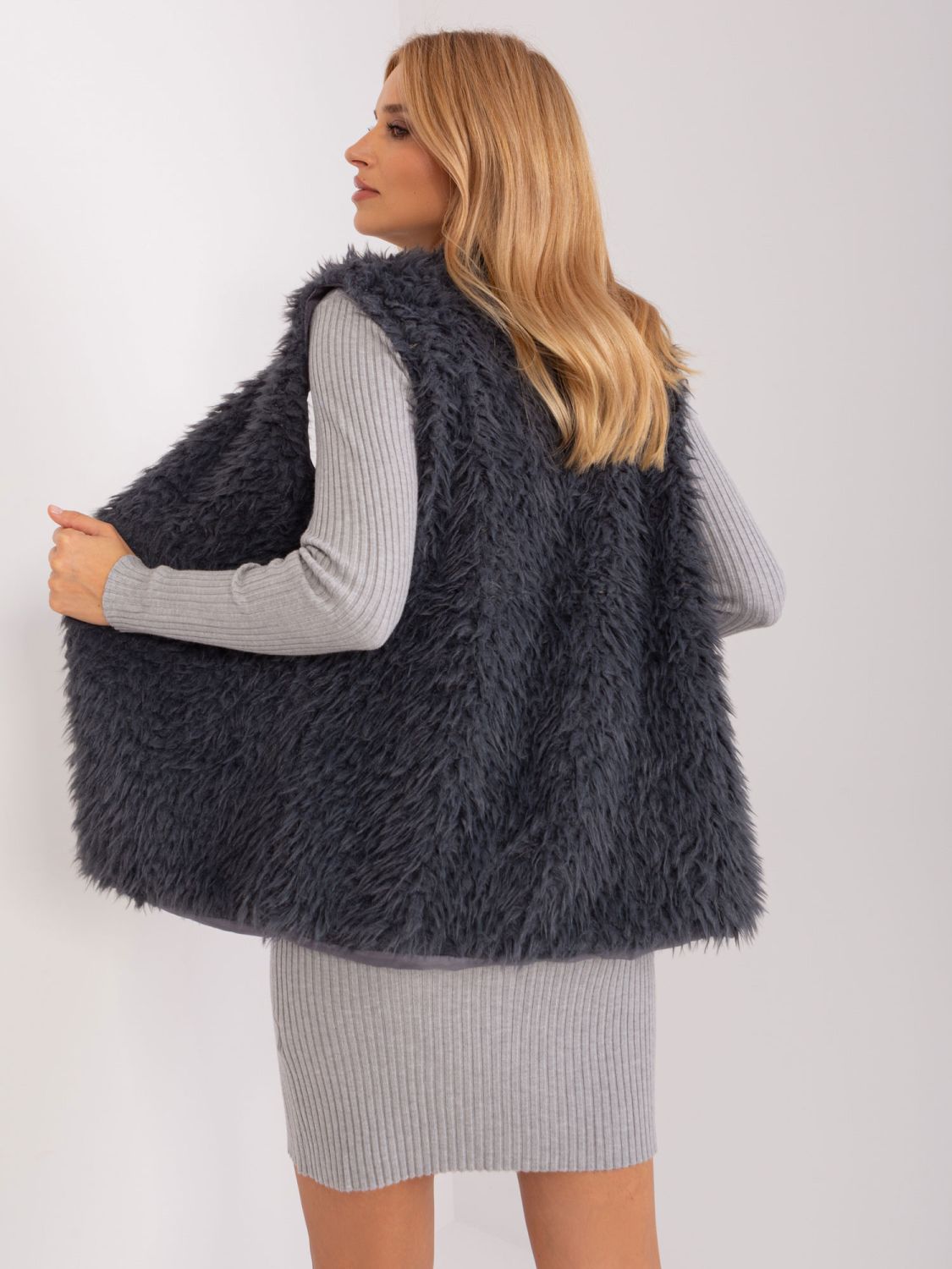 Grafitová dámská vesta s podšívkou