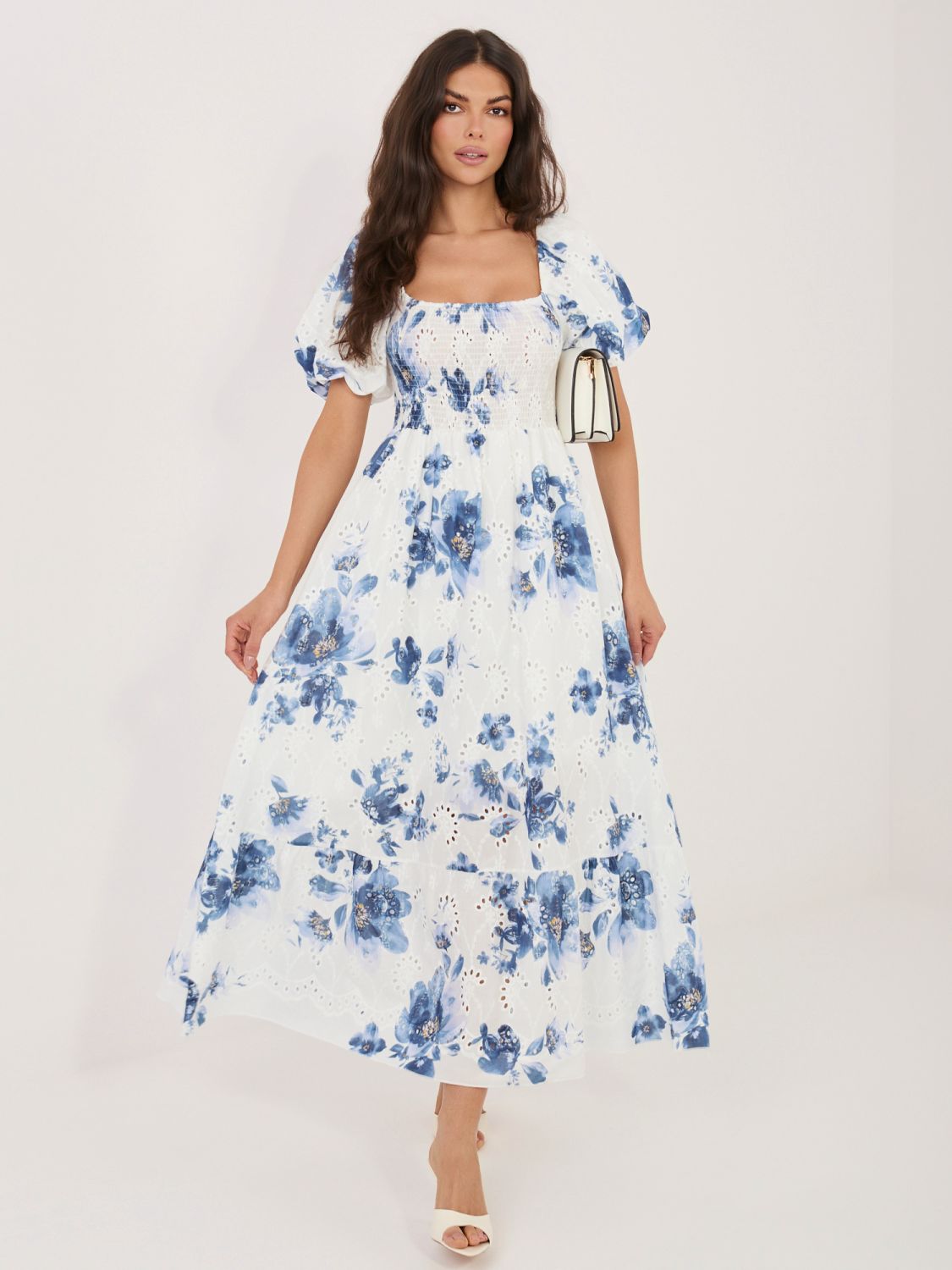 Modré midi šaty s květinovým vzorem