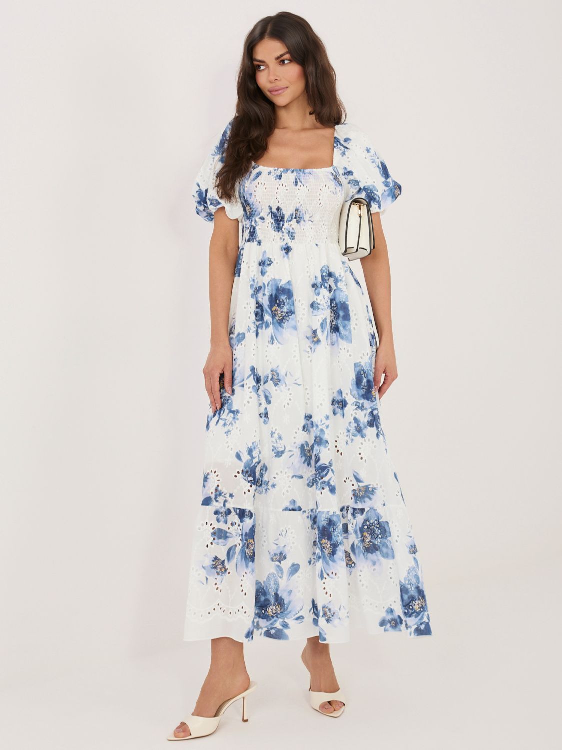 Modré midi šaty s květinovým vzorem