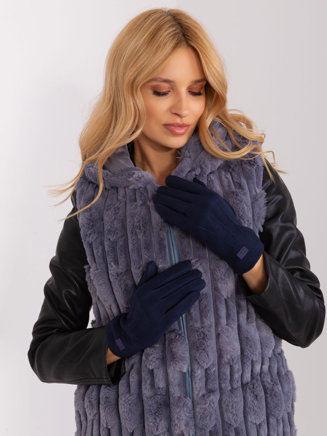 Hladké tmavě modré rukavice s teplou podšívkou