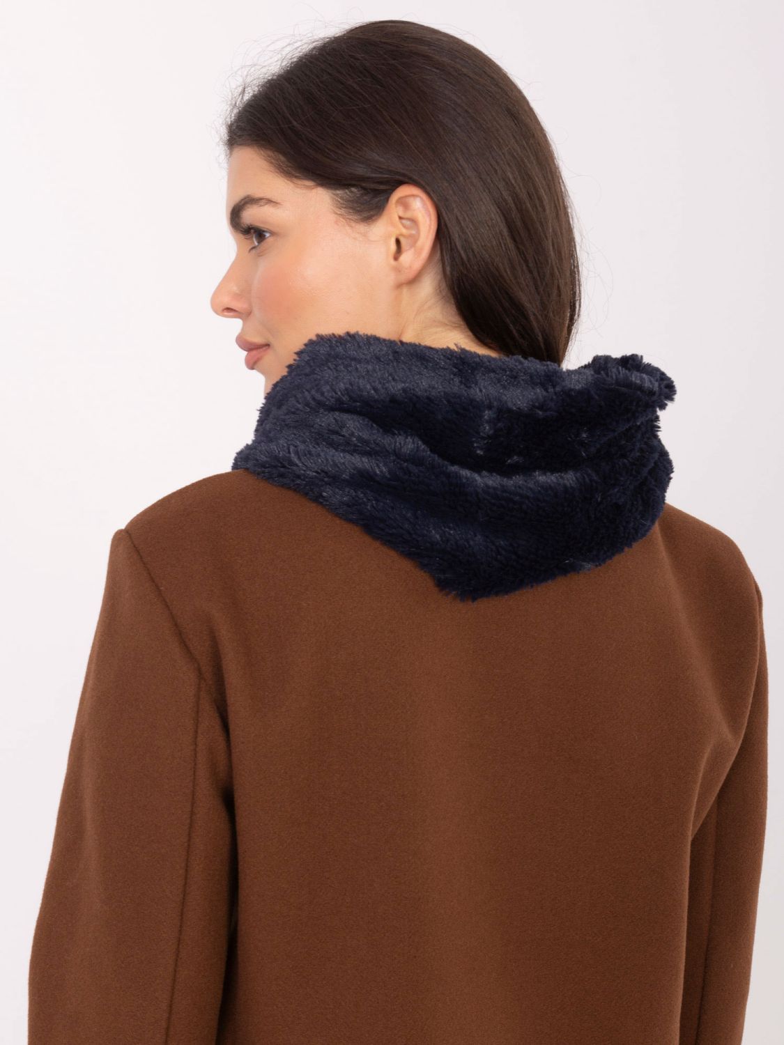 Dámský tmavě modrý nákrčník z jemného polyesteru