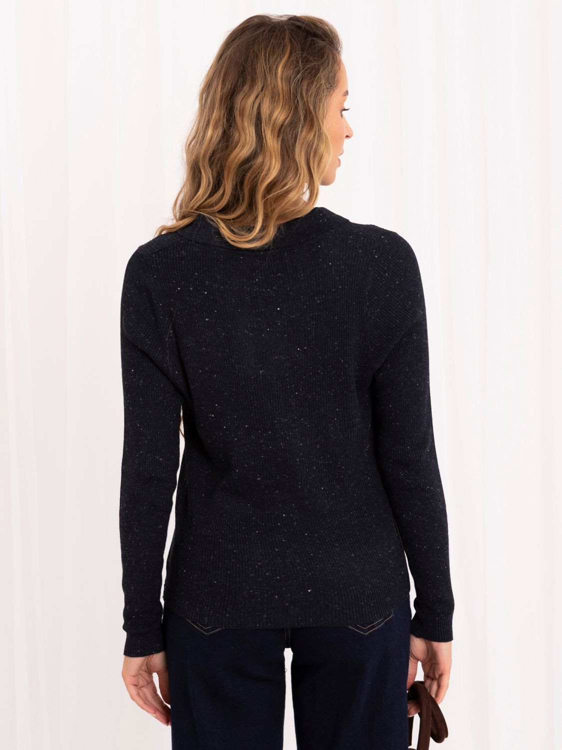 Elegantní tmavě modrý polo svetr s límečkem