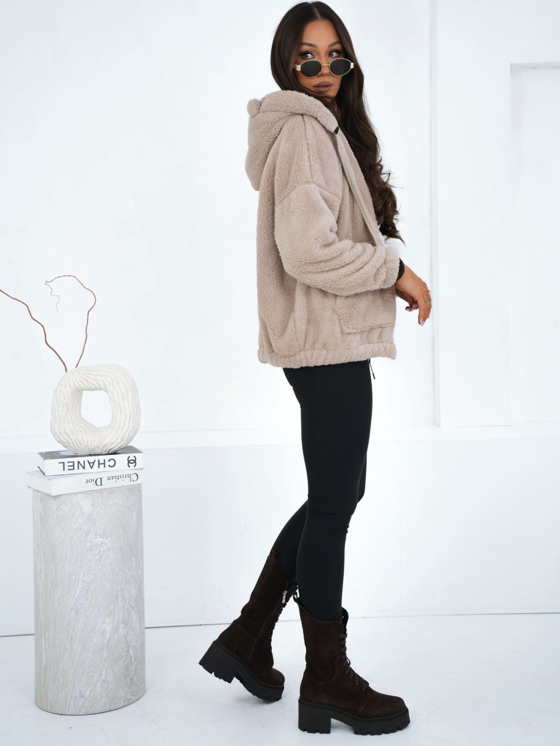 Béžová mikina na zip s kapucí