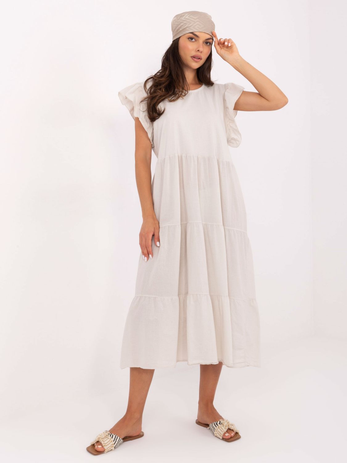 Oversize béžové šaty s volánem