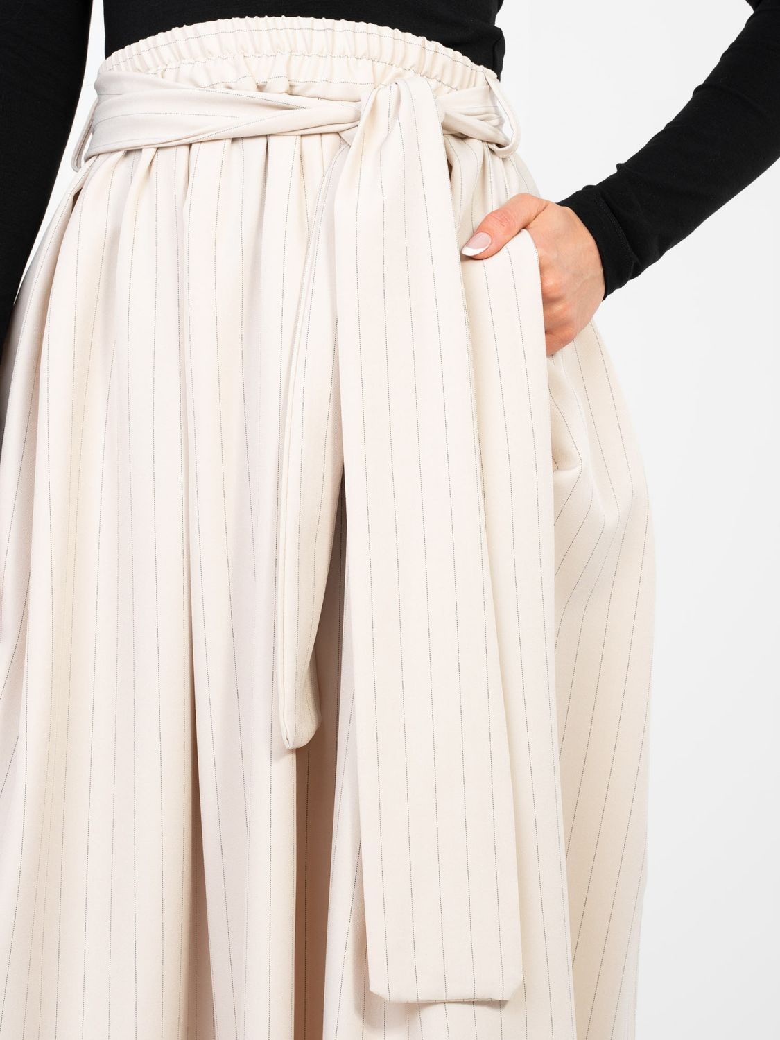 Béžová elegantní midi sukně s proužky a páskem