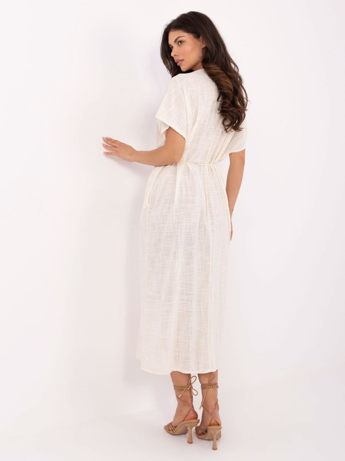 Světle béžové midi letní šaty s kapsami