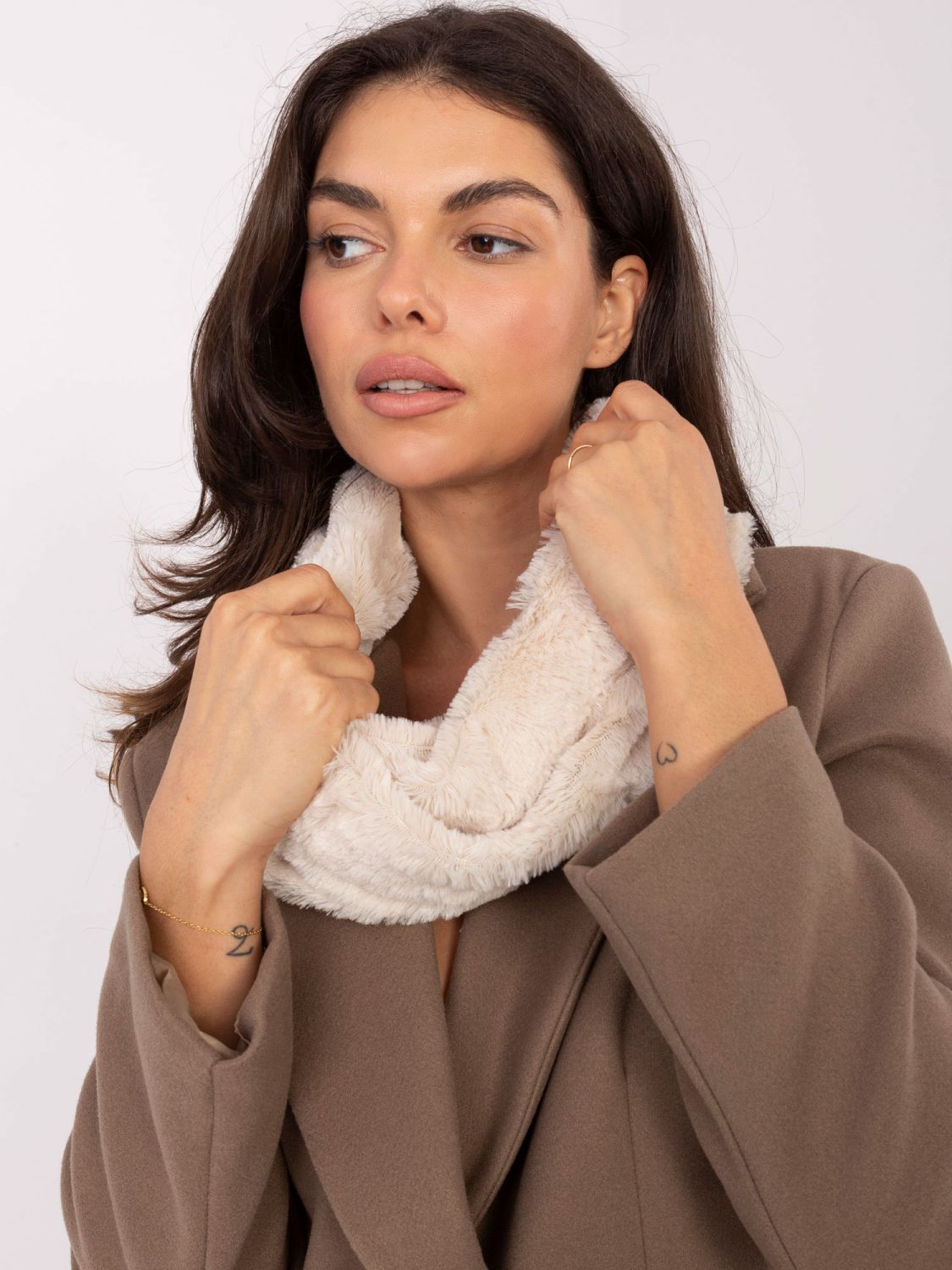 Dámský světle béžový hladký nákrčník