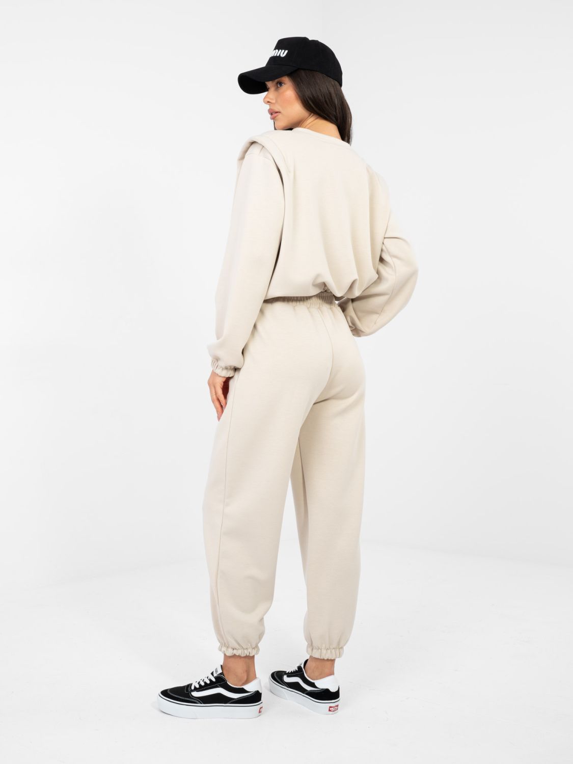 Dámská béžová souprava s dlouhým rukávem a vázáním