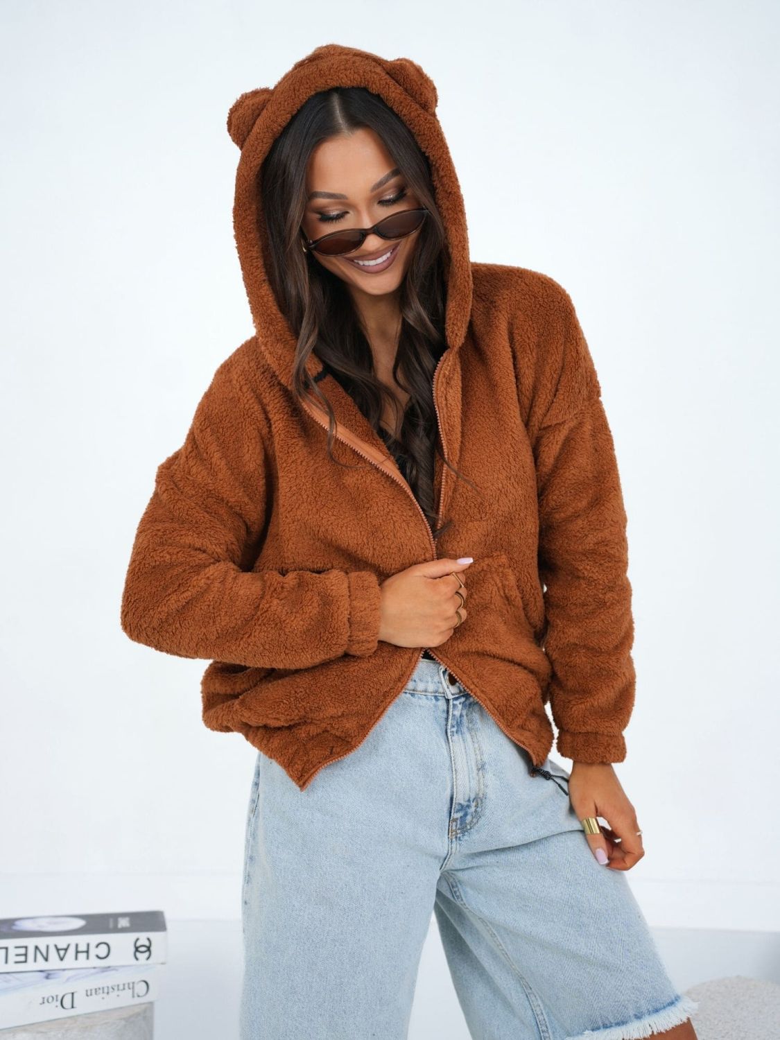 Béžová mikina s kapucí na zip