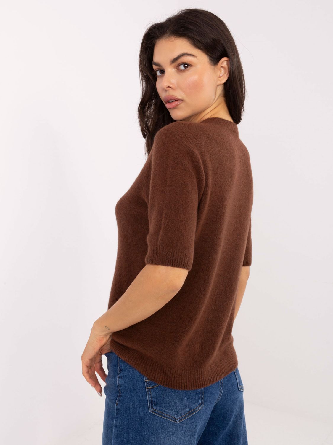 Hnedý pletený svetr s krátkým rukávem