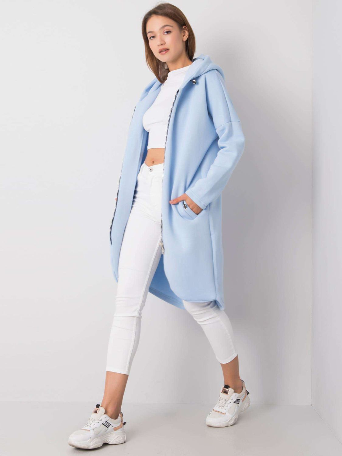 Světle modrá dlouhá mikina s kapucí na zip