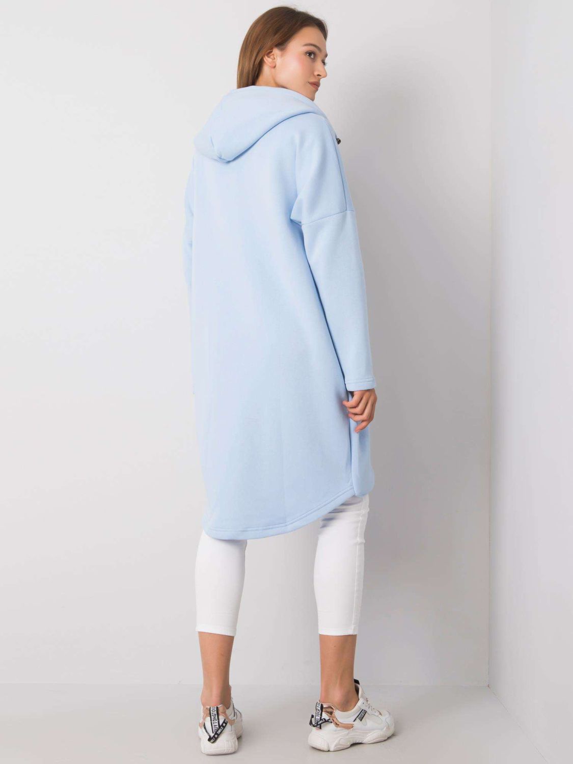 Světle modrá dlouhá mikina s kapucí na zip