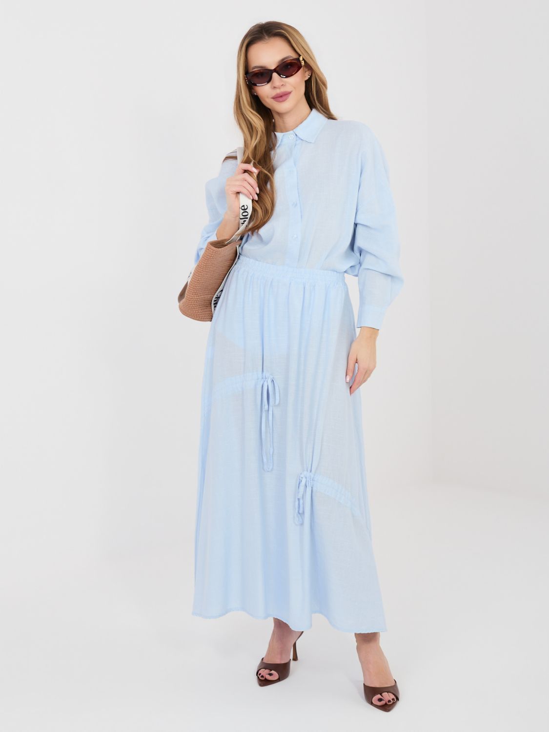 Světle modrá midi sukně s vázáním