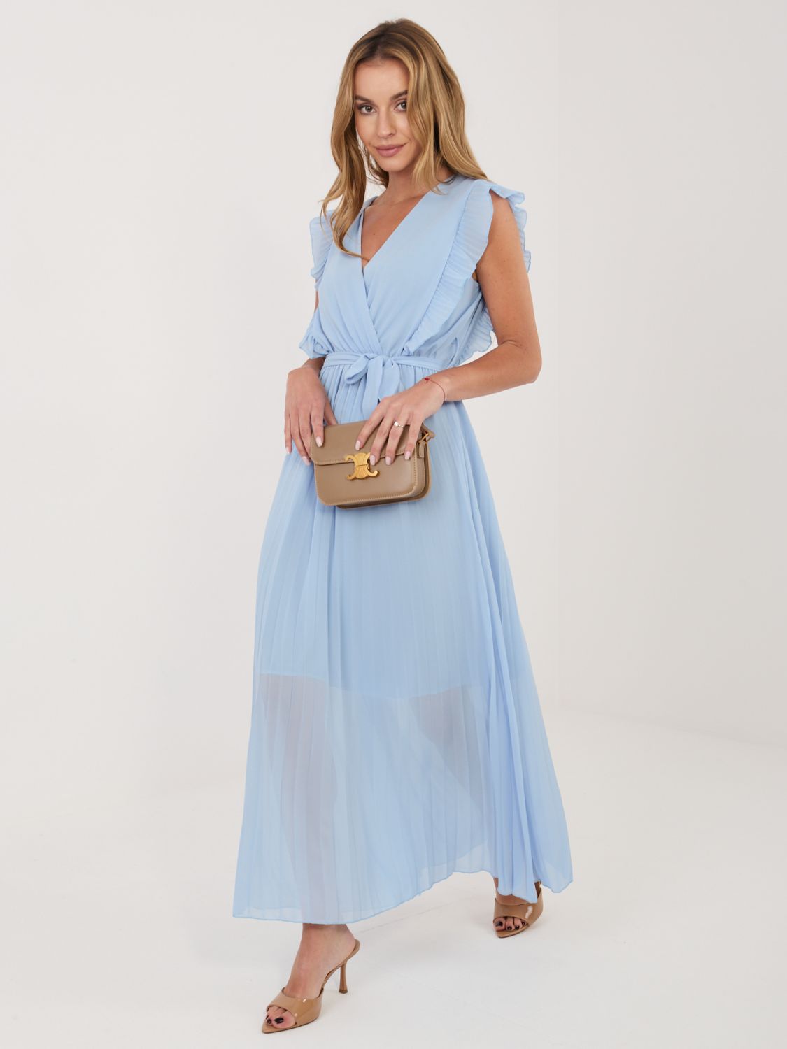 Světle modré rozšířené midi šaty s páskem